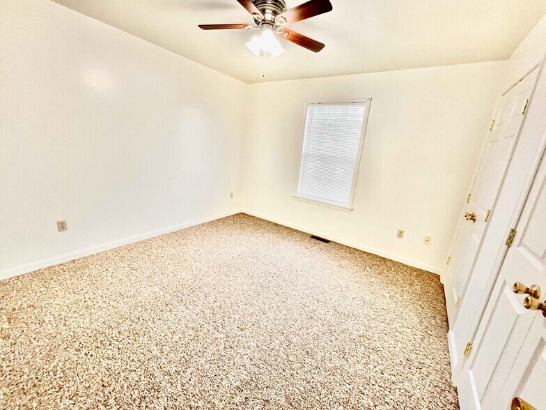 Building Photo - 216 Lester Ct