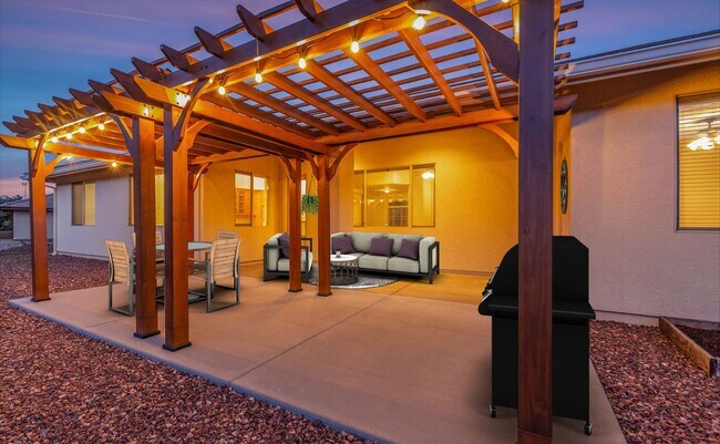Building Photo - Pinion Oaks 4 Bedroom Home