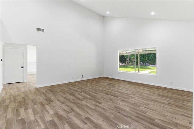 Building Photo - 5415 E Willowick Cir