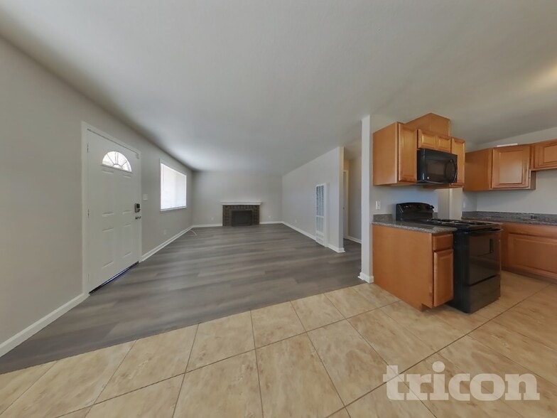 Building Photo - 207 Roger St