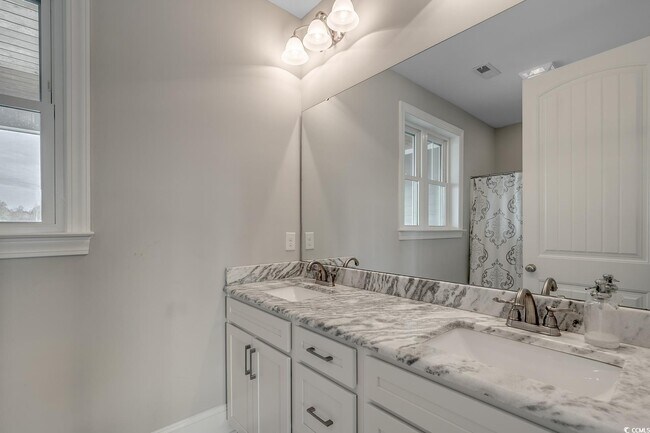 Building Photo - 455 Harbour View Dr