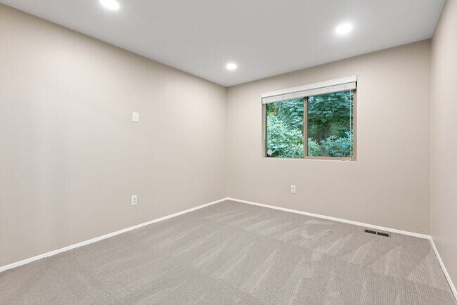 Building Photo - Air Conditioned Urban Retreat in Whispering Pines