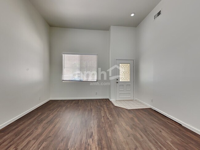 Building Photo - 541 Kavanagh Pl
