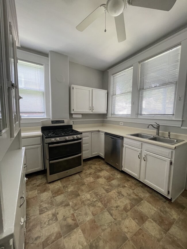 Building Photo - 2177 Baringer Ave