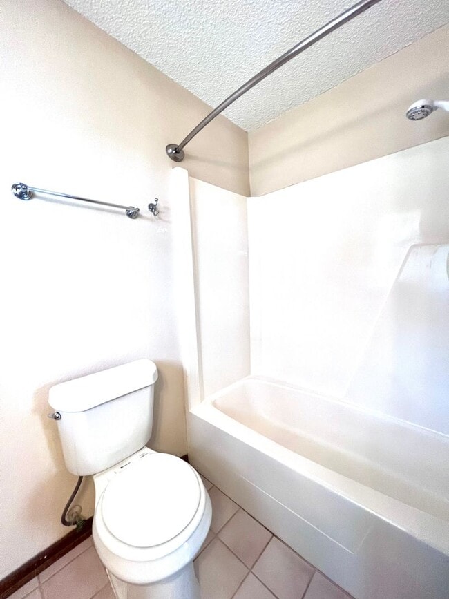 Building Photo - Comfortable 3/2 Home