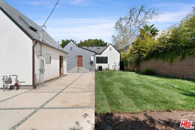 Building Photo - 2316 Hill St