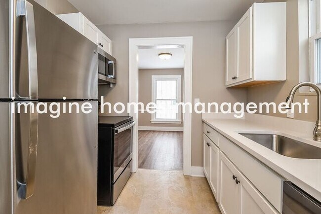 Building Photo - Remodeled Home in Solon. Pets Welcome!