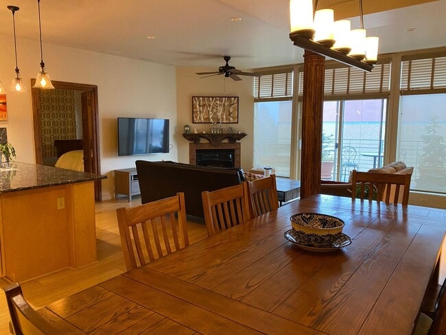 Building Photo - Fully furnished rental in downtown Anchorage