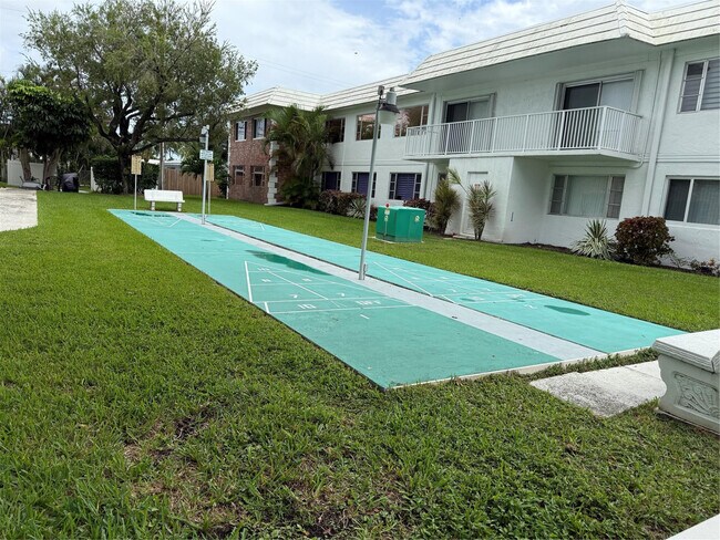 Building Photo - 412 S Cypress Rd