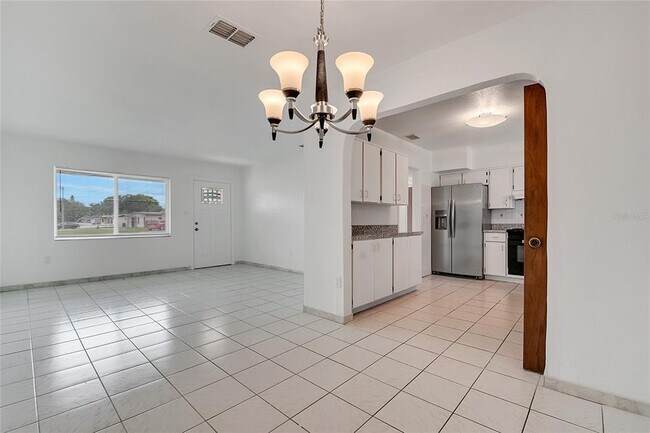 Building Photo - 1040 San Luis Dr