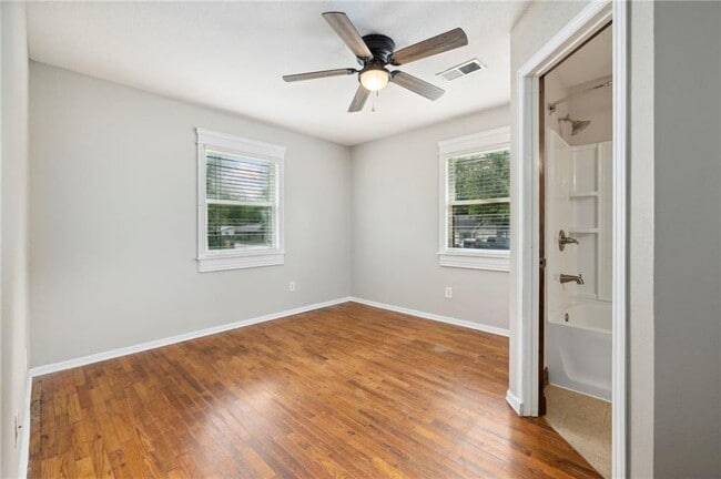 Building Photo - 2312 W Holly St