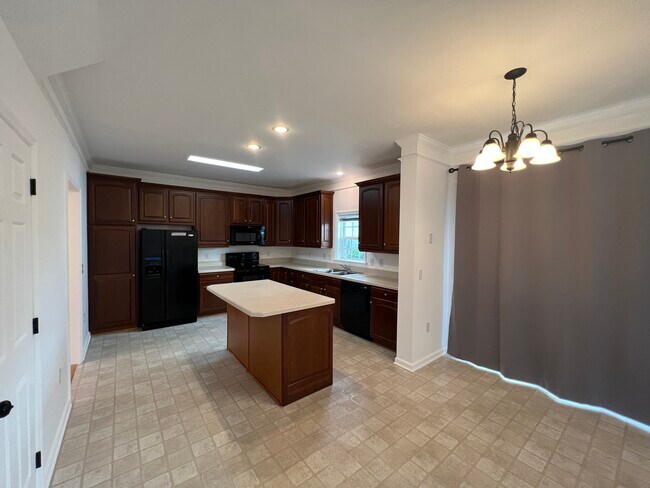 Building Photo - 43 Carlsbad Dr