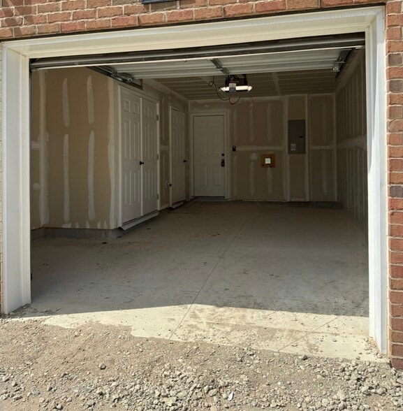 Building Photo - 813 Canterbury Ln