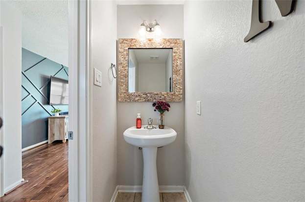 Building Photo - 15827 Copper Oak Ln