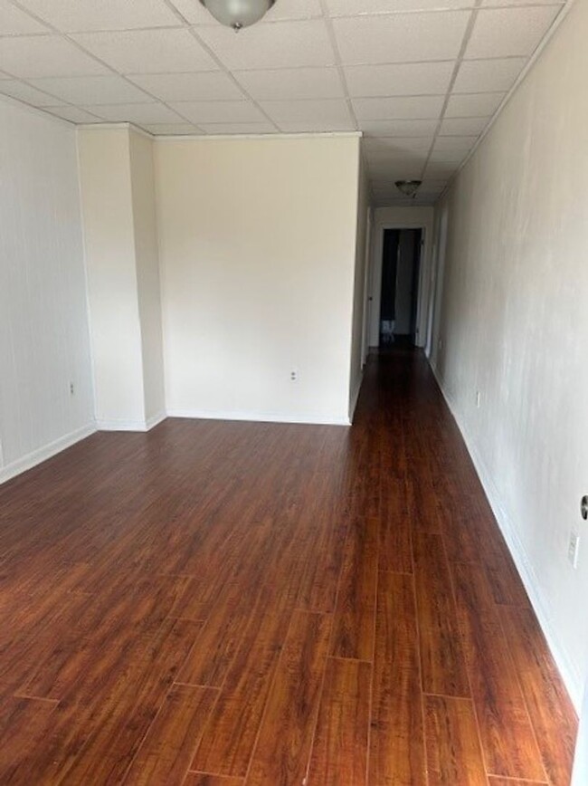 Building Photo - REMODELED, ONE LEVEL DUPLEX UNIT #2 IN JOH...