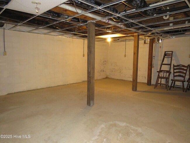 Building Photo - 168 Woodward Ln