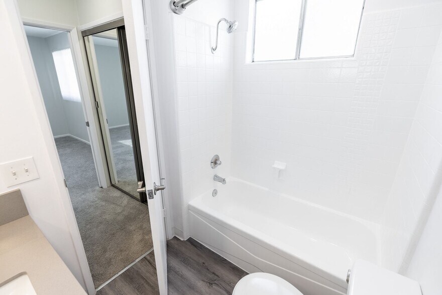 Interior Photo - 312 S Willaman Dr