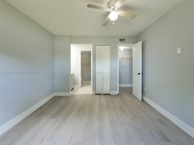 Building Photo - 6001 Shaker Wood Cir