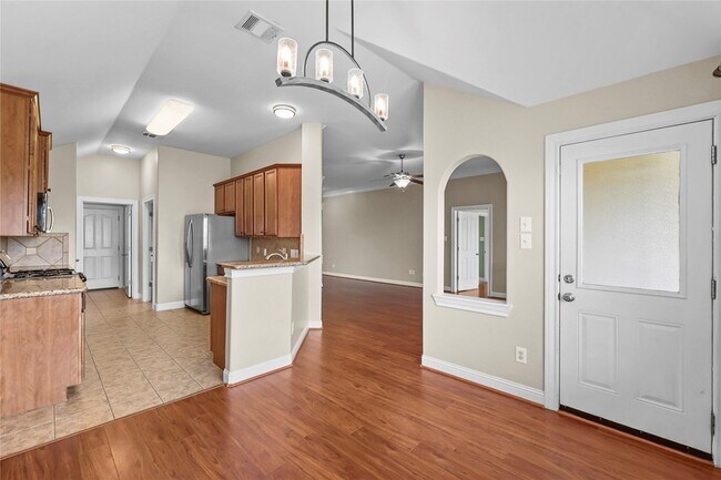 Building Photo - 24811 Sandusky Dr