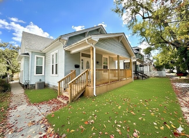 Primary Photo - Charming 2 Bed / 1 Bath Home with Garage &...