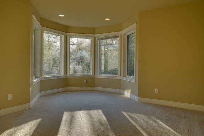 Building Photo - Kent Easthill 2 Story