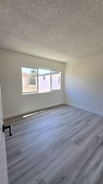 Building Photo - 1334 Engracia Ave