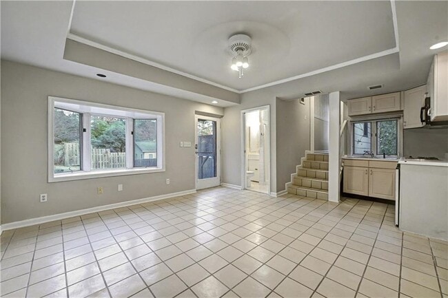 Building Photo - 2008 Shalimar Dr NE