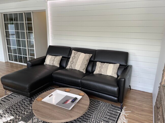 Building Photo - 196 SW Kanner Hwy