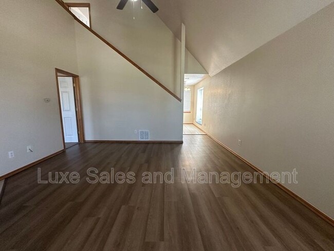 Building Photo - 1427 SW 23rd St