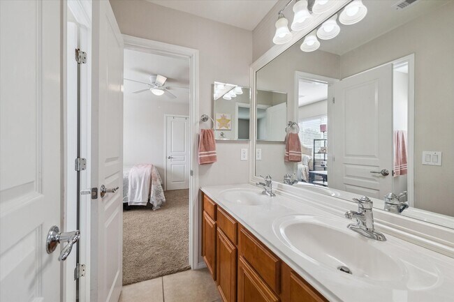 Building Photo - 13815 Lake Livingston Dr