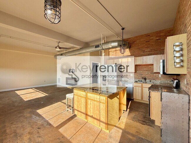 Building Photo - 1301 Market St