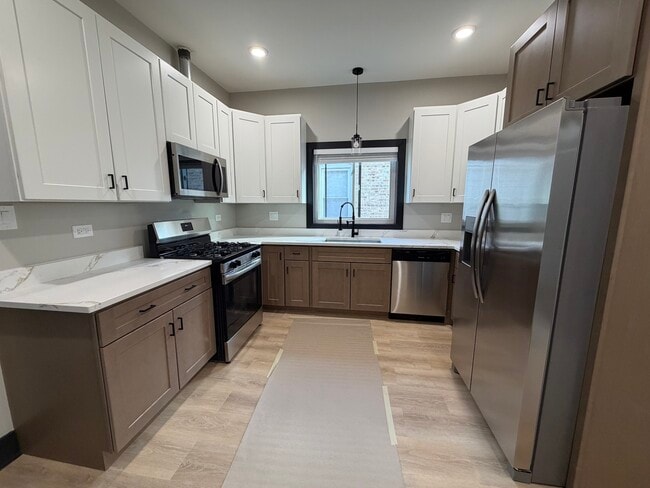 Building Photo - 5252 W Berteau Ave