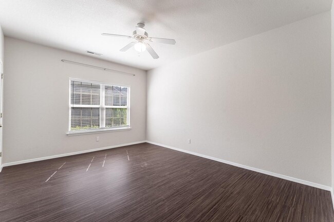 Building Photo - Milliken Duplex