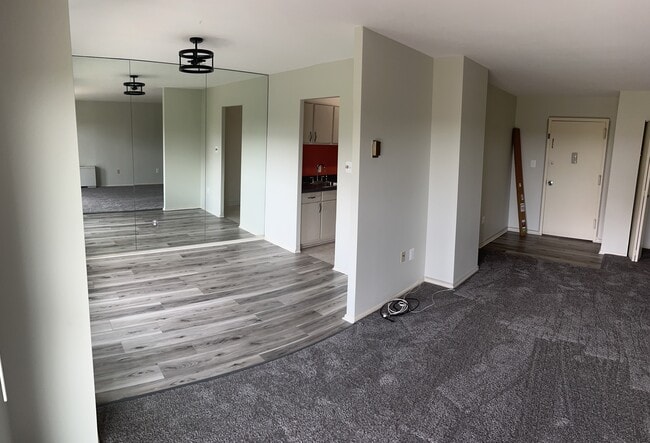 Building Photo - 1111 University Blvd W