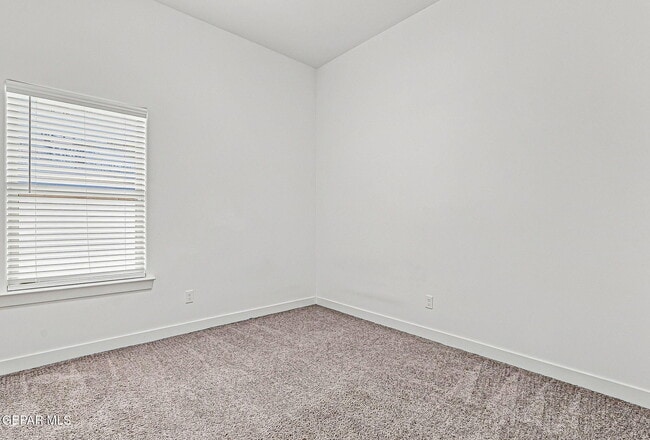 Building Photo - 7420 Norte Vly Ln