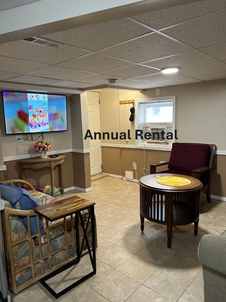 Building Photo - 32 Blaine Ave