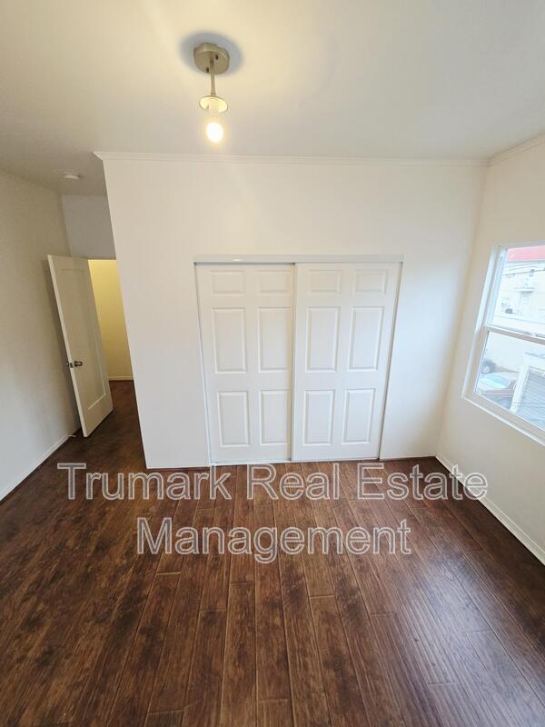 Building Photo - 4315 Avocado St