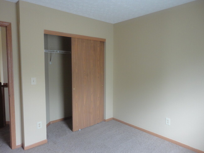 Building Photo - 5828 Winshire Dr