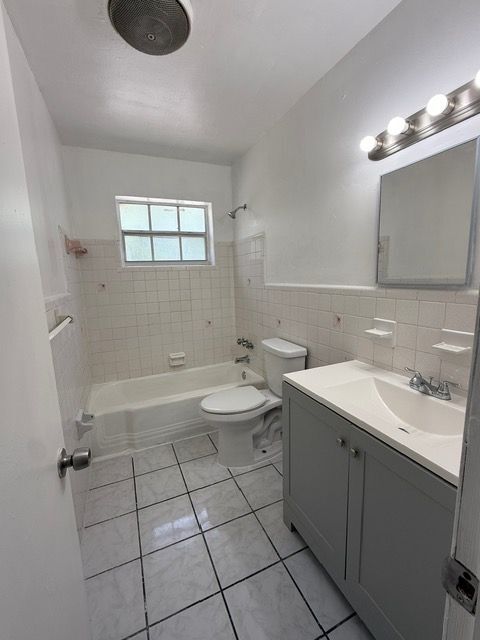 Building Photo - 1125 NW 5th Ave