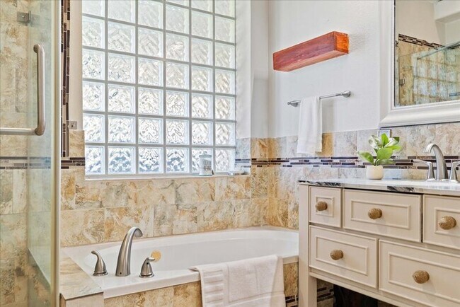 Building Photo - 1505 Laurel Oak Loop