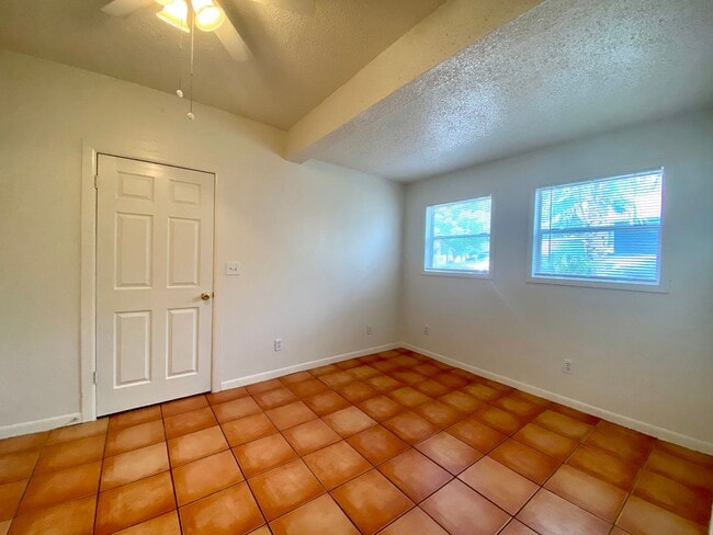 Building Photo - South Congress- 3/2 House- $3400