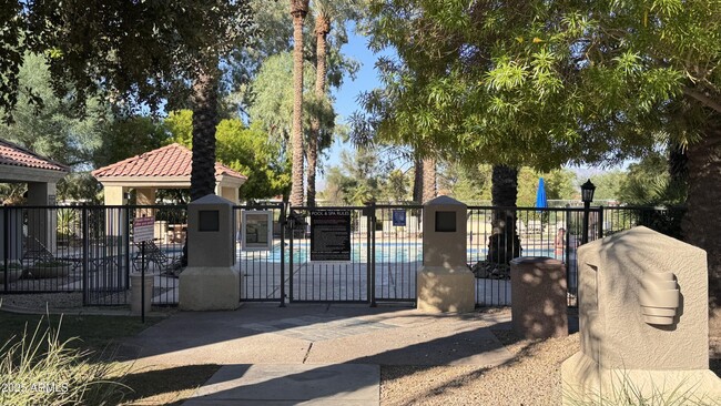 Building Photo - 4925 E Desert Cove Ave