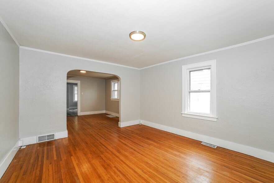 Building Photo - 504 E Forrest Hill Ave