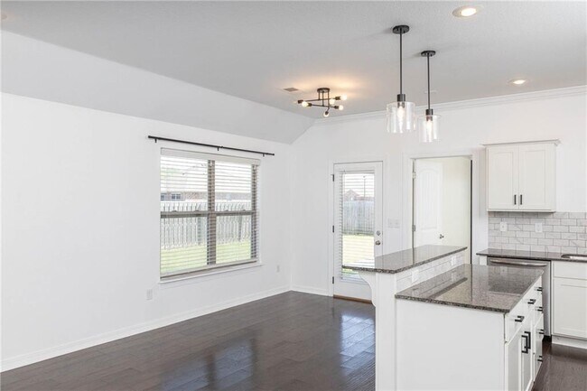 Building Photo - 4405 W Anthem Dr