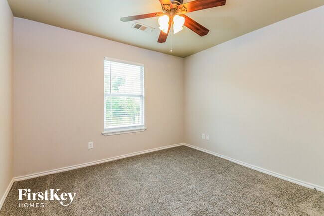Building Photo - 3605 Smoketree Dr