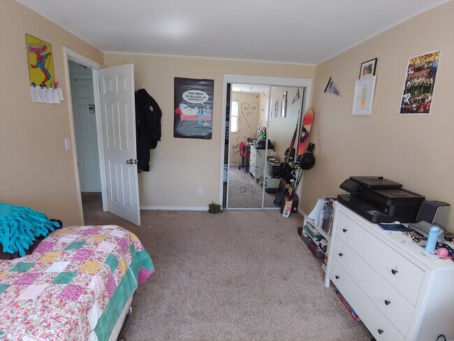Building Photo - Must See 5 Bed/3 Bathroom East Boulder Home - Available August 7th!