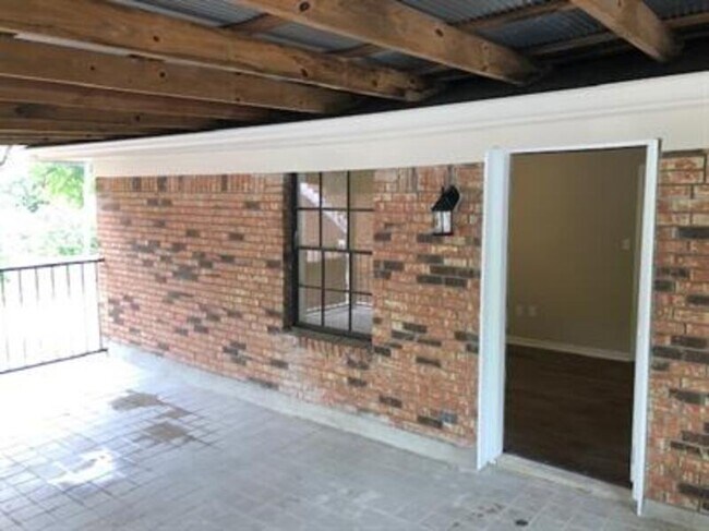Building Photo - 539 Woodland Hills Pl