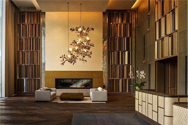 Building Photo - 404 N Ervay St