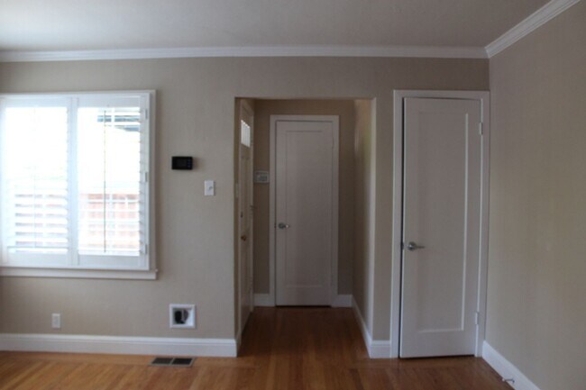 Building Photo - 709 N Claremont St