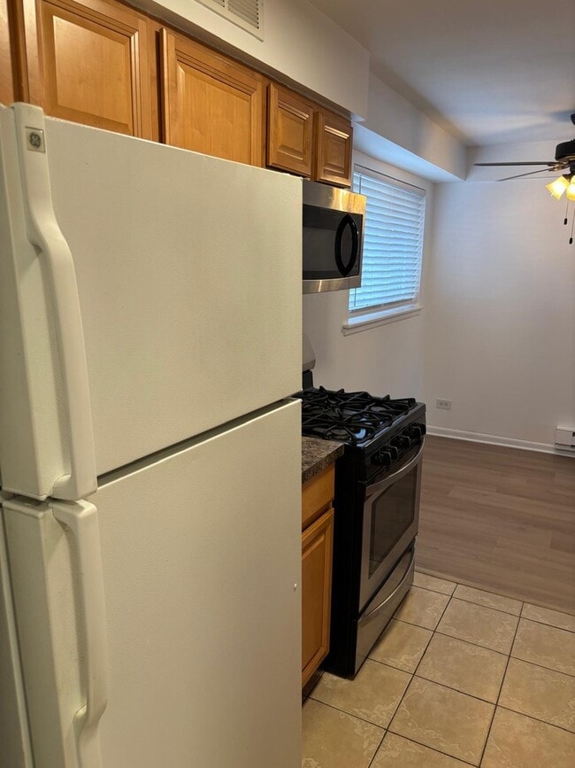 Building Photo - 1900 Knights Bridge Dr